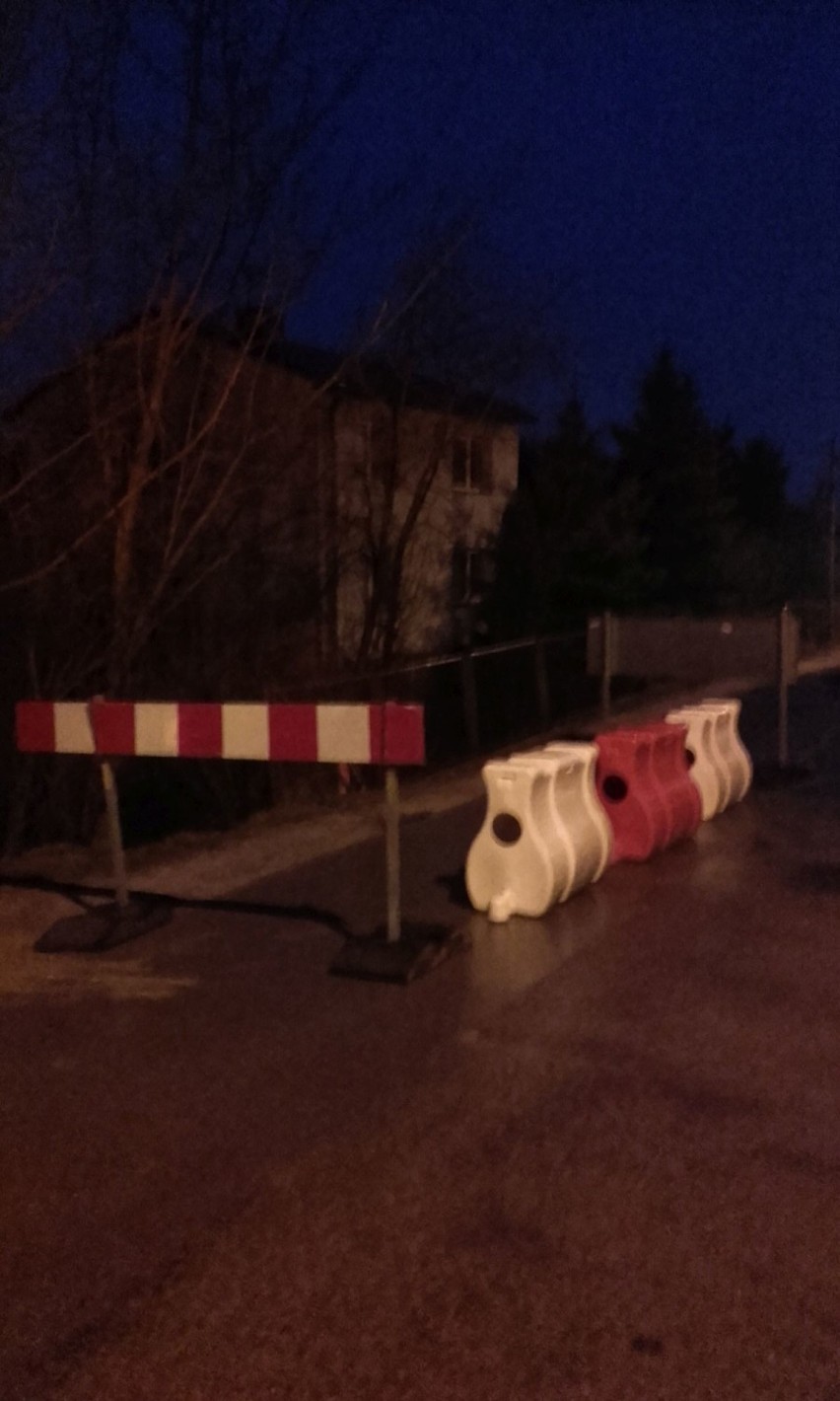 Awaria drogowa w Kielcach, zapadła się jezdnia 