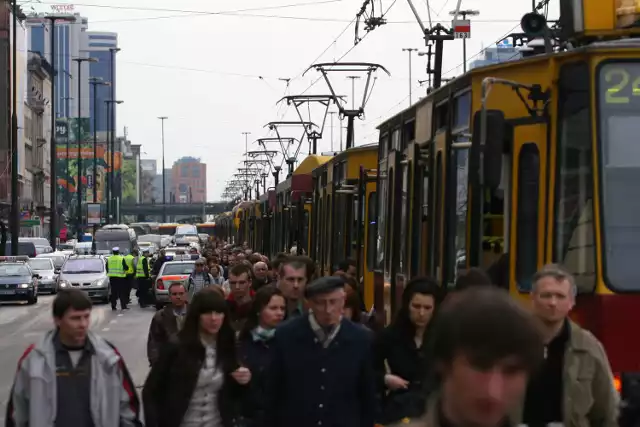 ZDJĘCIE ILUSTRACYJNE. Utrudnienia na Woronicza. Stoją tramwaje