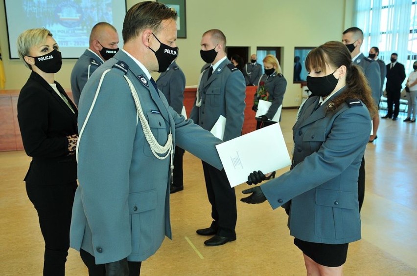 101 lat Policji. W Świdnicy wręczono z tej okazji awanse i nagrody (ZDJĘCIA)