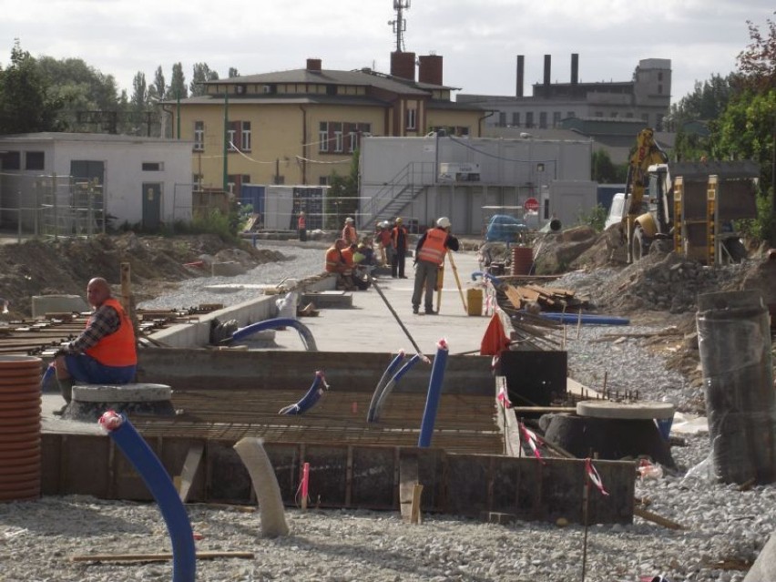 Prace na ul. Głogowskiej i trasie PST