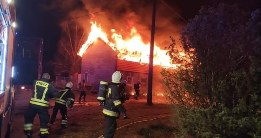 Pożar budynku gospodarczego w Brodzie 8.11.2021. Straty oszacowano na ponad 200 tysięcy złotych