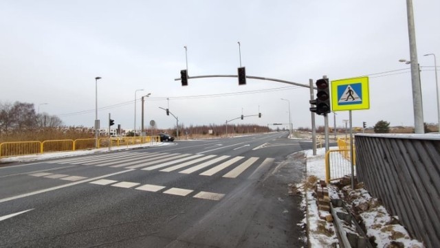 Sygnalizacja świetlna na DK11 w Lublińcu już stoi. Czy będzie bezpieczniej?