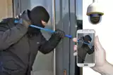 Policjanci z Komisariatu Policji w Jastrowiu poszukują mężczyzn podejrzewanych o kradzież z włamaniem do pomieszczeń piwnicznych