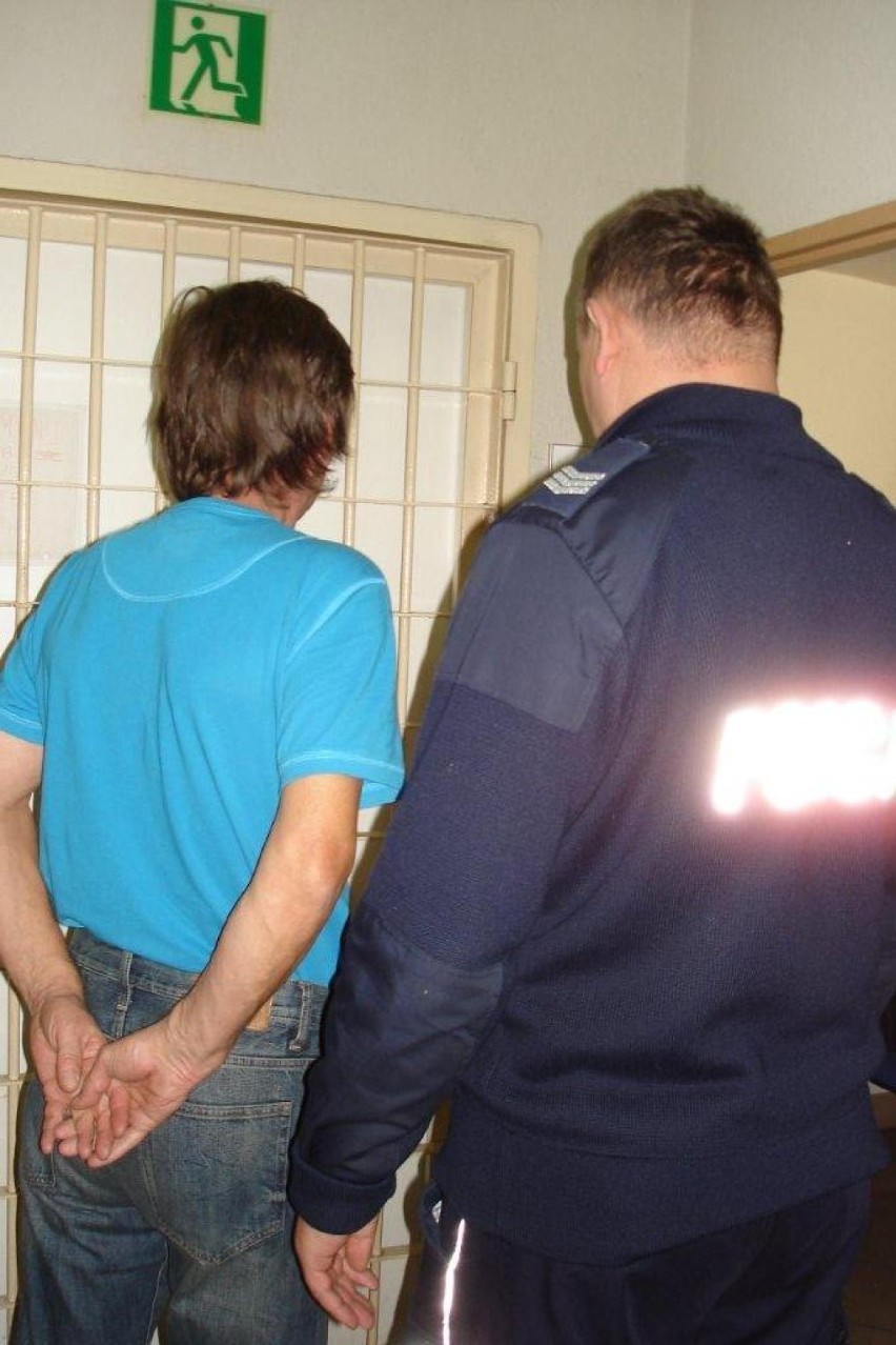 8 listopada w okolicach Białej Rawskiej zatrzymano dwóch mężczyzn, którzy karetką przewozili nielegalne papierosy o wartości 140 tysięcy złotych.