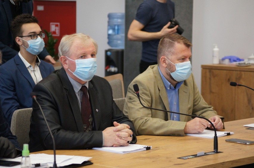 Na sesji rady miasta Radomska o dopłatach do in vitro, cyrku...
