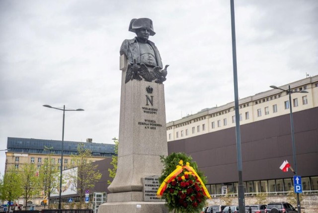Pomnik Napoleona znika z placu Powstańców Warszawy. Radni podjęli decyzję