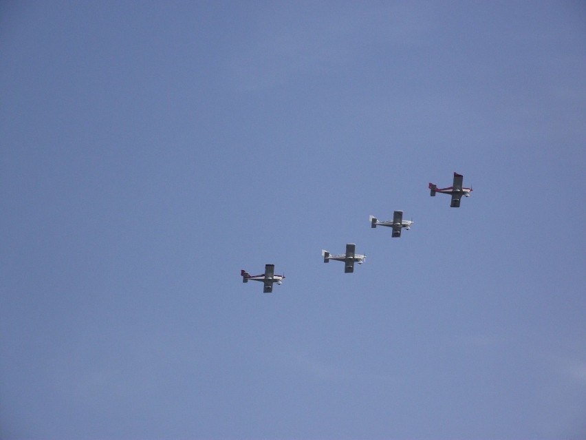 3AT3 Formation Flying Team i jeden AT4fot. Robert Butkiewicz