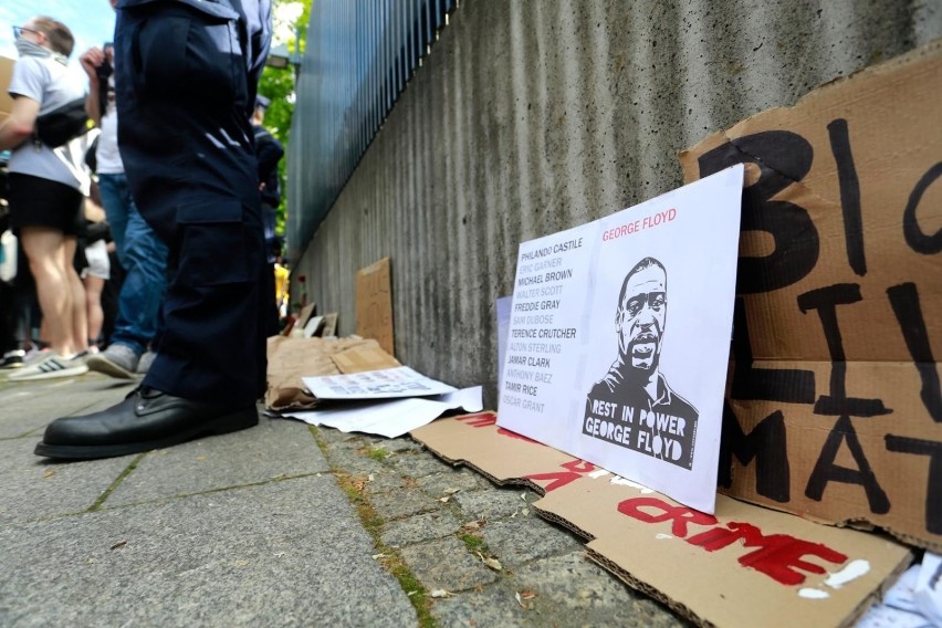 06.06.2020 Warszawa, Aleje Ujazdowskie, protest pod Ambasadą...