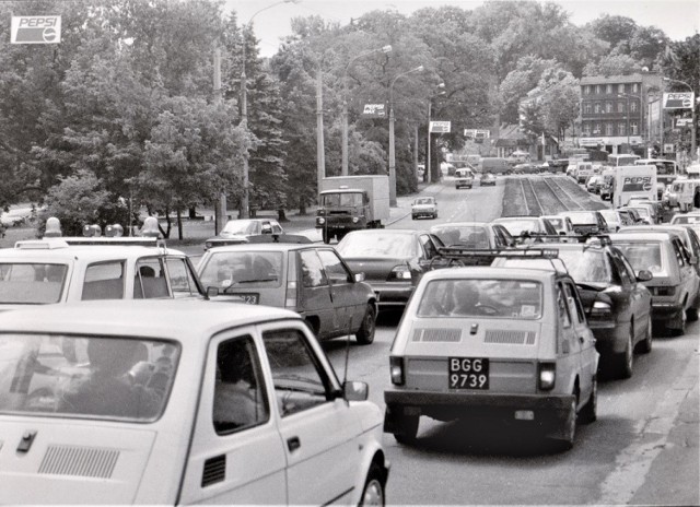 Na naszych zdjęciach pokazujemy, jak wyglądały ulice i place Bydgoszczy na początku lat 90. ub. wieku.

Zobacz zdjęcia >>>