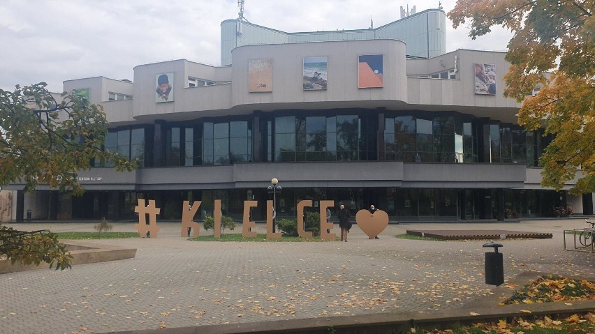 Przed Kieleckim Centrum Kultury ma stanąć duży napis KIELCE....