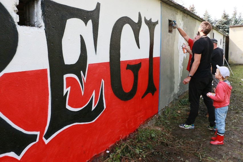 Mural jest dziełem działaczy Międzyrzeckiego Forum...