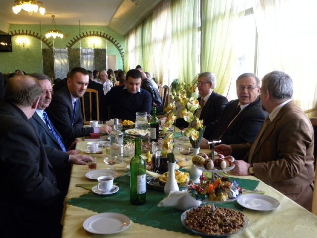 Goście od lewej: prof. A. Chodubski, z-ca prez. Słupska E. Zdzieborski, pełnomocnik R. Jeka, attache ambasady Samir Rzayev, gość, H. Hasanov, K. Haciyev.