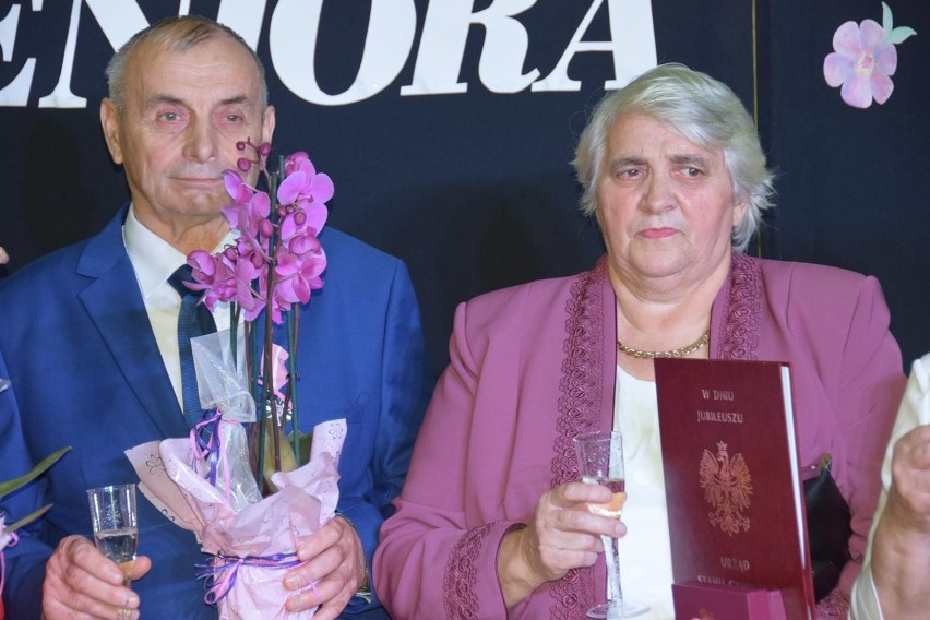 Gminny Bal Seniora w Przerośli. Były medale, gratulacje i tańce [ZDJĘCIA].