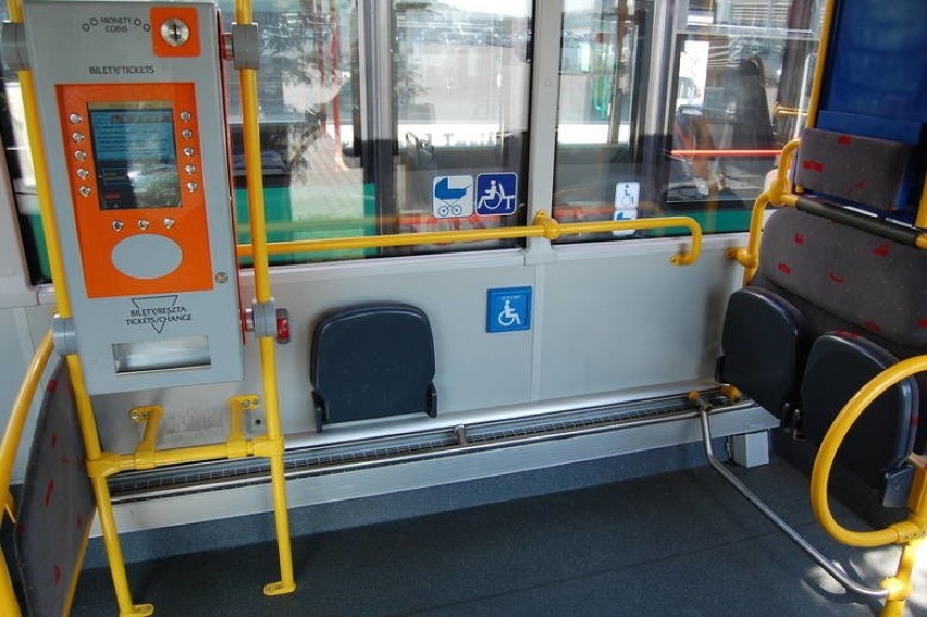Po zwiększeniu limitów pasażerów w autobusach i tramwajach...
