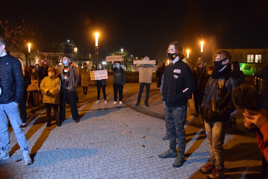 Mieszkańcy Zawiercia zorganizowali dziś spacer, zamiast tradycyjnego protestu.