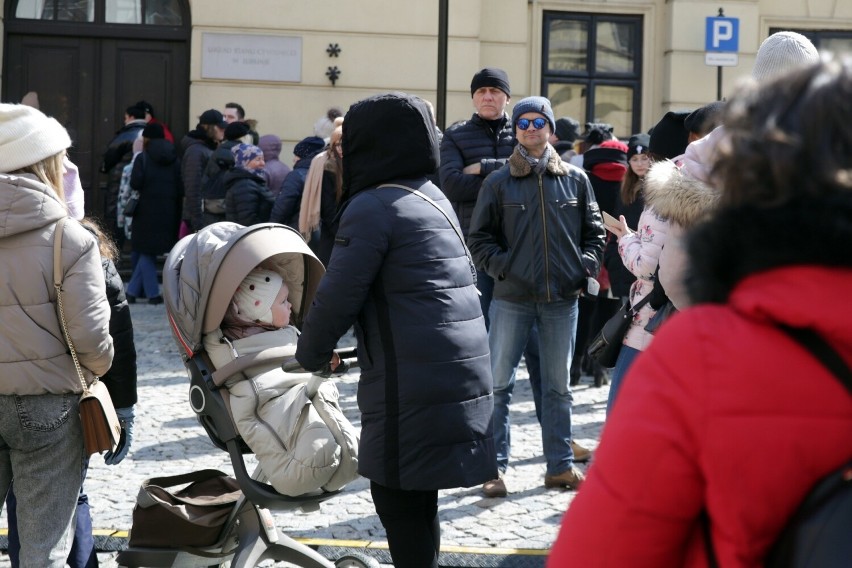 Lublin. Tłum chętnych do wystąpienia w filmie historycznym. Kolejki na casting ustawiły się na Starym Mieście [ZDJĘCIA]