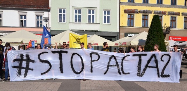 Rybnik: na Rynku zorganizowano protest przeciwko cenzurze internetu