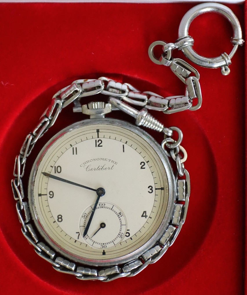 Depozyt kaliszanina z obozu Auschwitz po 80 latach wrócił do jego rodziny. Niezwykła historia zegarka. ZDJĘCIA