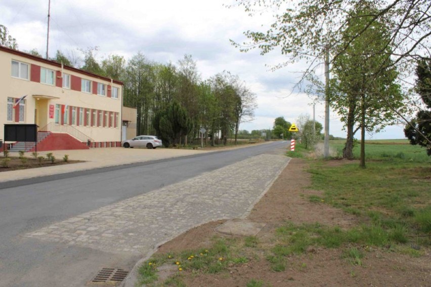 Gmina Żukowice: Plac przed urzędem jest już wyremontowany