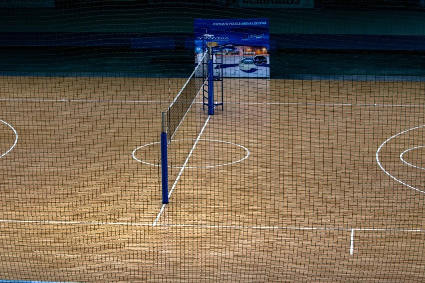 Mecze siatkówki będą odbywały się w Arenie Lodowej w Tomaszowie Maz. Powstało też boisko do tenisa [ZDJĘCIA]