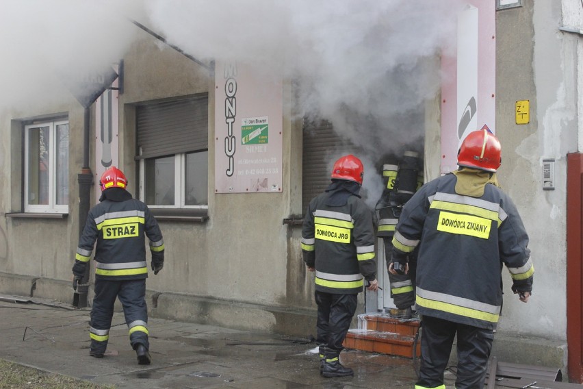 Pożar w sklepie przy ul. Obywatelskiej w Łodzi [ZDJĘCIA]