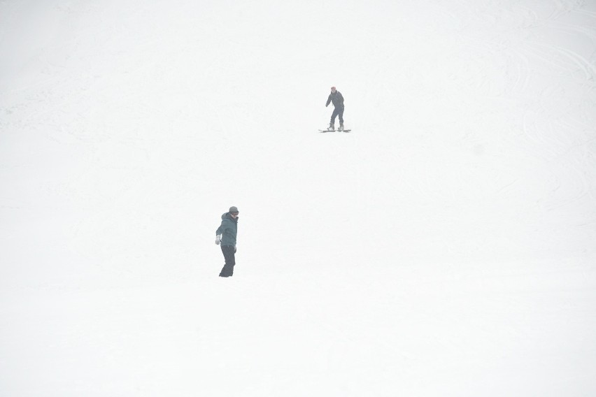 Stok narciarski na Telegrafie w Kielcach w Wigilię. Było kilku snowboardzistów i narciarzy ZDJĘCIA