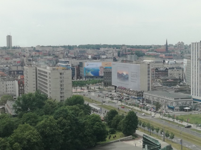 Centrum Katowic z 13. piętra biurowca .KTW