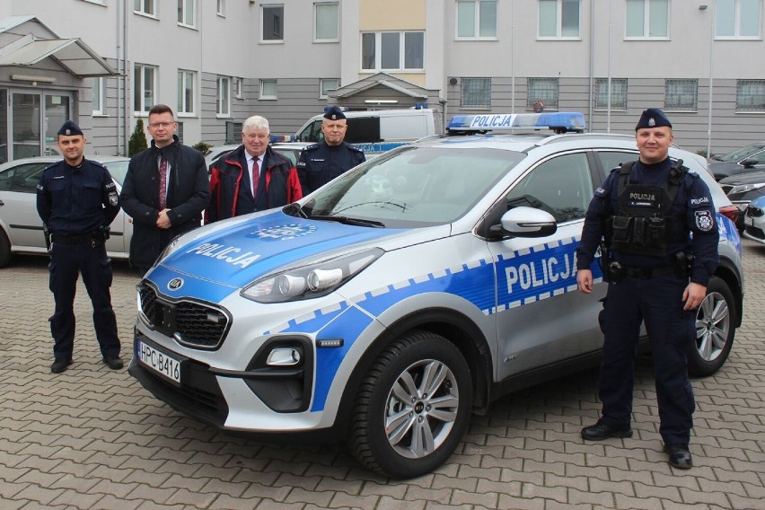 Nowy radiowóz dla policjantów z posterunku w Kikole