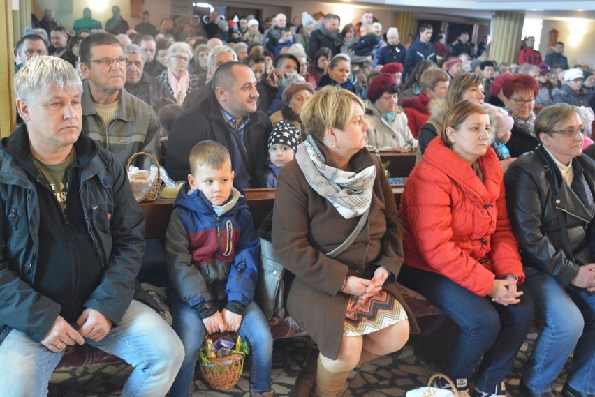 Poświęcenie pokarmów w parafii pw. Macierzyństwa NMP w Zbąszynku