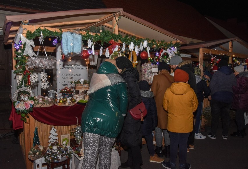 Jarmark w Ostrorogu już dzisiaj! Co będzie się działo w świątecznej wiosce na Rynku?