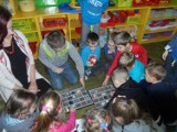 W przedszkolu w Kolbuszowej dzieci uczą dzieci. To nowa metoda   