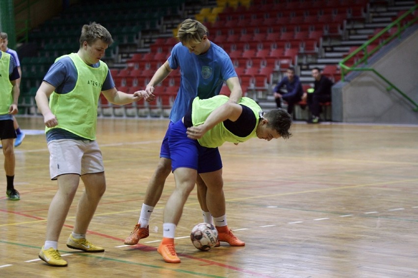 Turniej Halowej Piłki Nożnej OSiR Futsal Cup w Legnicy [ZDJĘCIA]