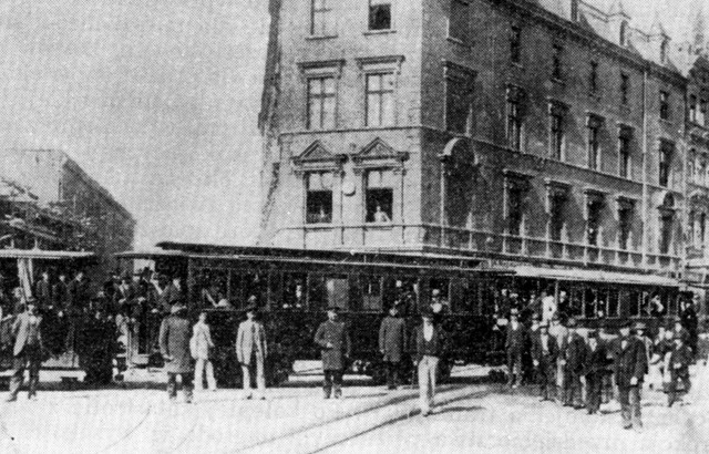 Pierwsza trasa tramwajowa miała wieść od  Zabrza do Gliwic, a wkrótce z Zabrza  do Bytomia. Roboty zaczęły się latem 1892 roku i  stały się wielką sensacją. 

Szeroko rozpisywała się o niej prasa.Tramwaje miejskie były nowinką nowojorską, ale w połowie XIX wieku pojawiły się w Paryżu i innych wielkich miastach.