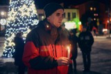 Bełchatów. Na placu Narutowicza odbył się milczący protest przeciwko przemocy. Światełko pamięci dla zmarłego prezydenta Gdańska [ZDJĘCIA]