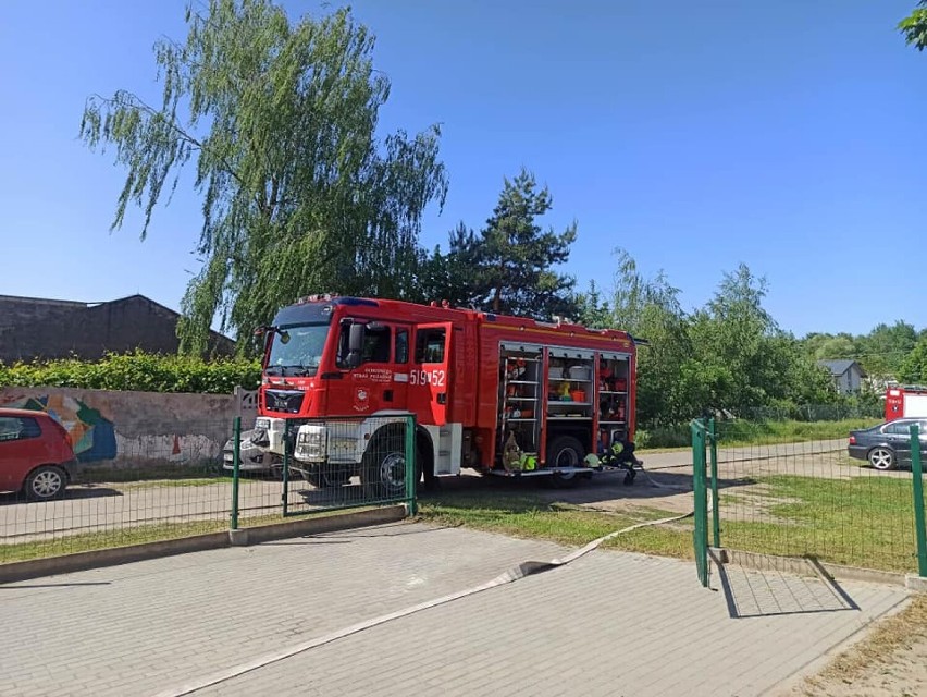 Ćwiczenia ewakuacji szkoły podstawowej w Nądni. OSP  Nądnia,...