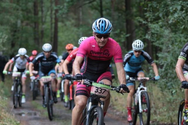 W niedzielę, 2 września, w skansenie w Zielonej Górze Ochli odbył się 9. wyścig z cyklu Grand Prix Kaczmarek Electric MTB. Uczestnicy ścigali się na czterech dystansach. Na mecie czekały na nich medale i nagrody dla najlepszych. 

Zobacz wideo: Nagroda dla Filipa Prokopyszyna, kolarza Trasy Zielona Góra



