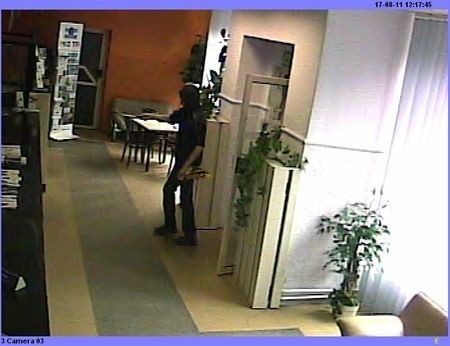 Napadł na bank w Karpaczu, policja prosi o pomoc