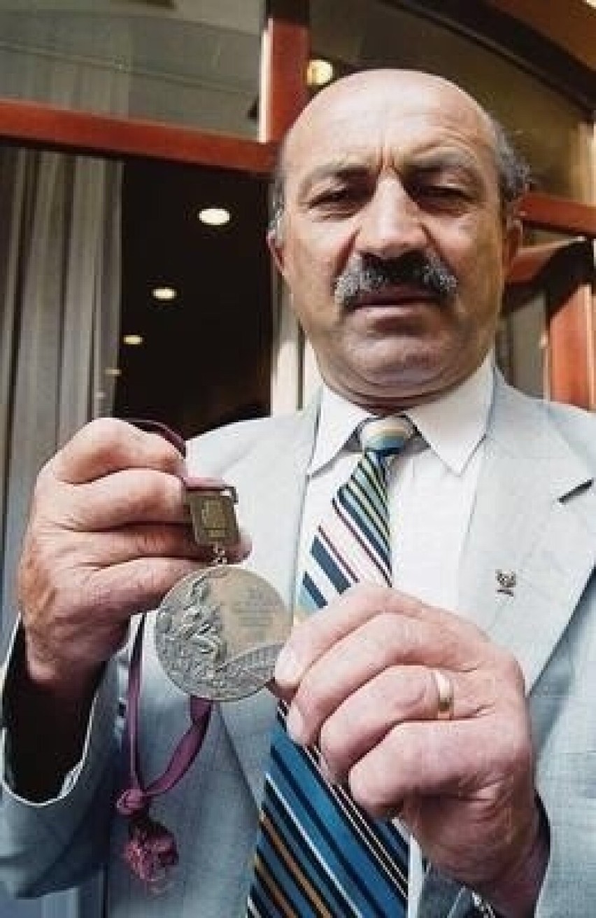 Stanisław Dragan z brązowym medalem olimpijskim z Meksyku...