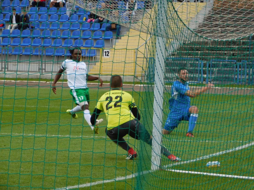 Piłkarze Górnika Wałbrzych rozbili na swoim boisku aż 7:1 GKS Mirków/Długołęka