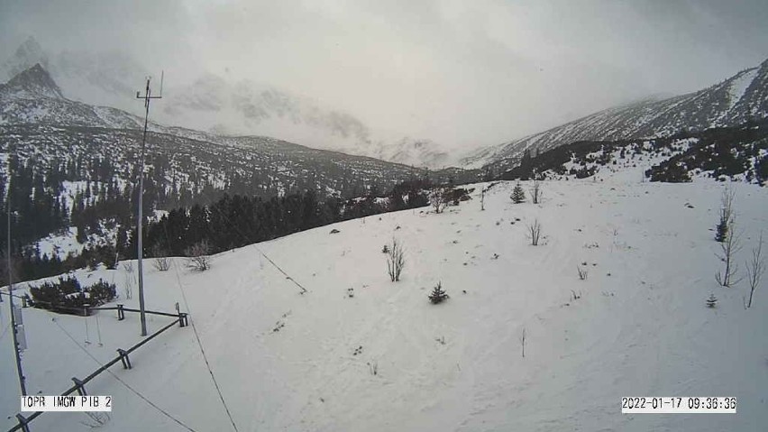 Tatry. Fatalne warunki w górach. Wieje silny wiatr. Nie działa kolejka linowa na Kasprowy Wierch 