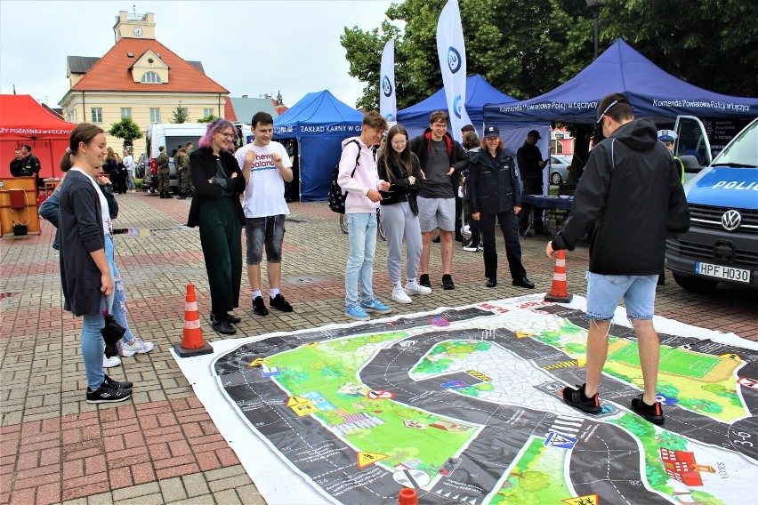 Piknik mundurowy w Łęczycy. Konkursy, atrakcje i symulator...