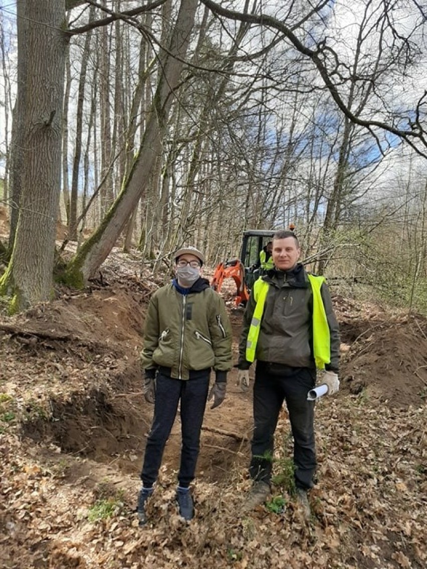 Archeolodzy znaleźli zbiorową mogiłę żołnierską w Osowcu Lęborskim. To zabici przez Rosjan Niemcy [ZDJĘCIA]