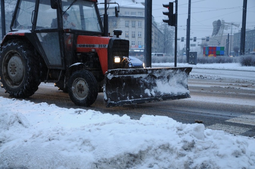 Dzięki temu główne drogi są przejezdne. Gorzej na mniejszych...