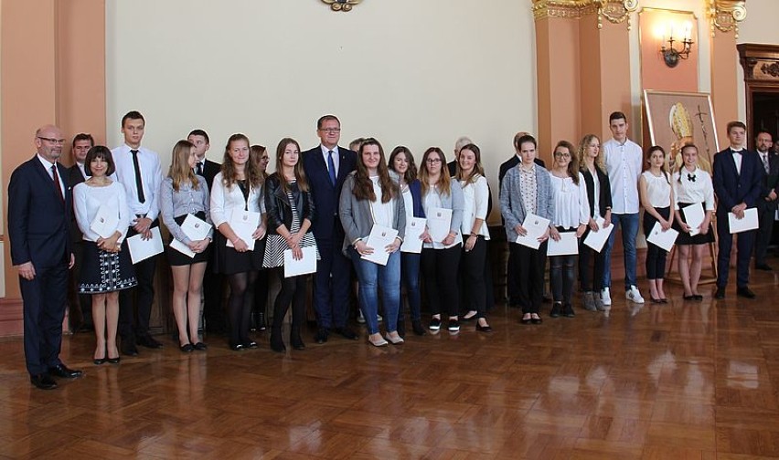 Stypendia w Kaliszu dla uczniów szkół ponadgimnazjalnych [FOTO, NAZWISKA]