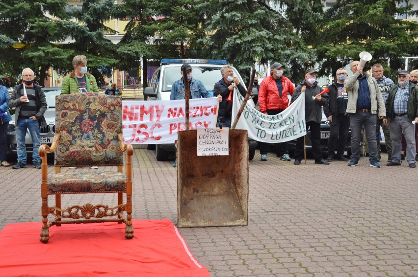 Kolejny protest kupców pod urzędem miasta w Piotrkowie. Chcą...
