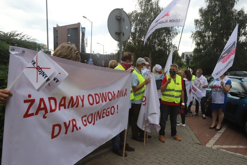 Protest związkowców ze "skarbówki" w Katowicach