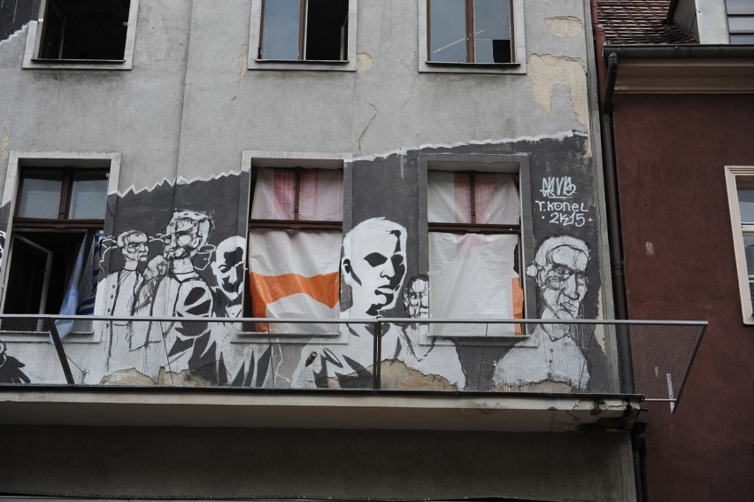 Mural na ścianach skłotu w Poznaniu