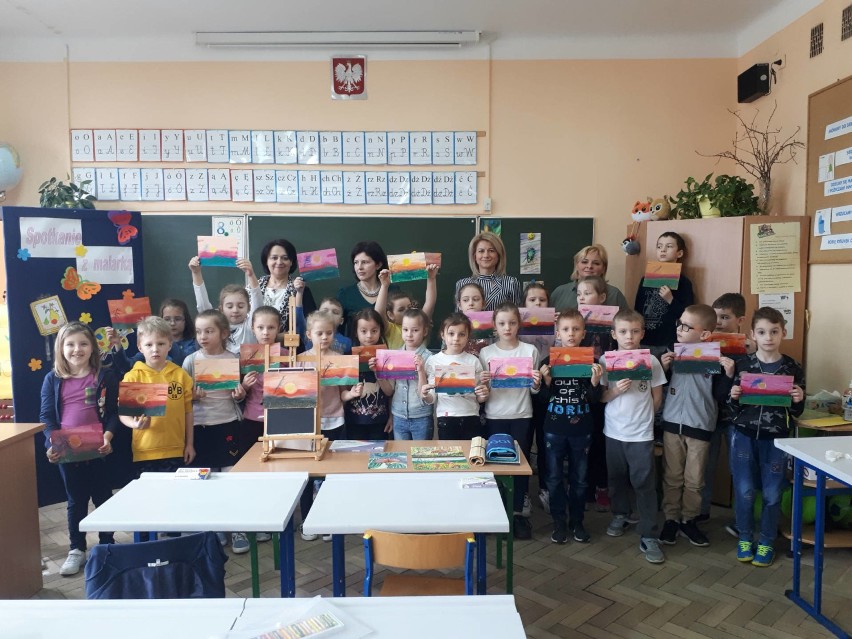 Warsztaty plastyczne w Szkole Podstawowej nr 2 poprowadziła malarka Magdalena Ołubek