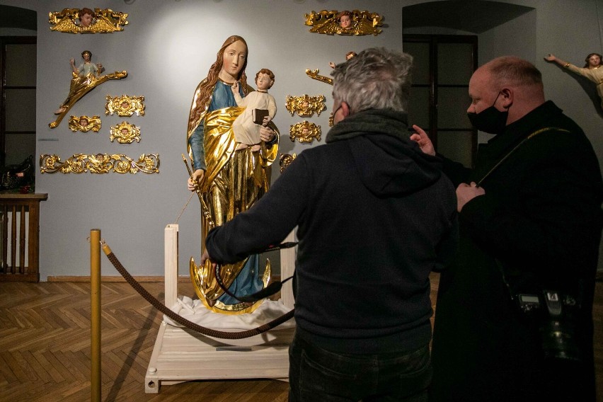Nowy Sącz. Wystawa rzeźb z ołtarza głównego bazyliki św. Małgorzaty [ZDJĘCIA]