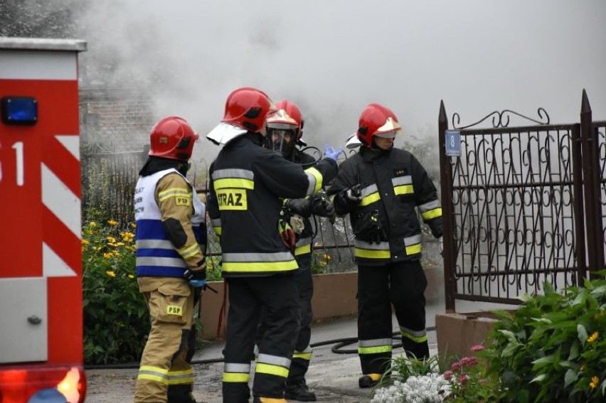 Mieszkaniec Szymanowa w ostatniej chwili uciekł z płonącego...